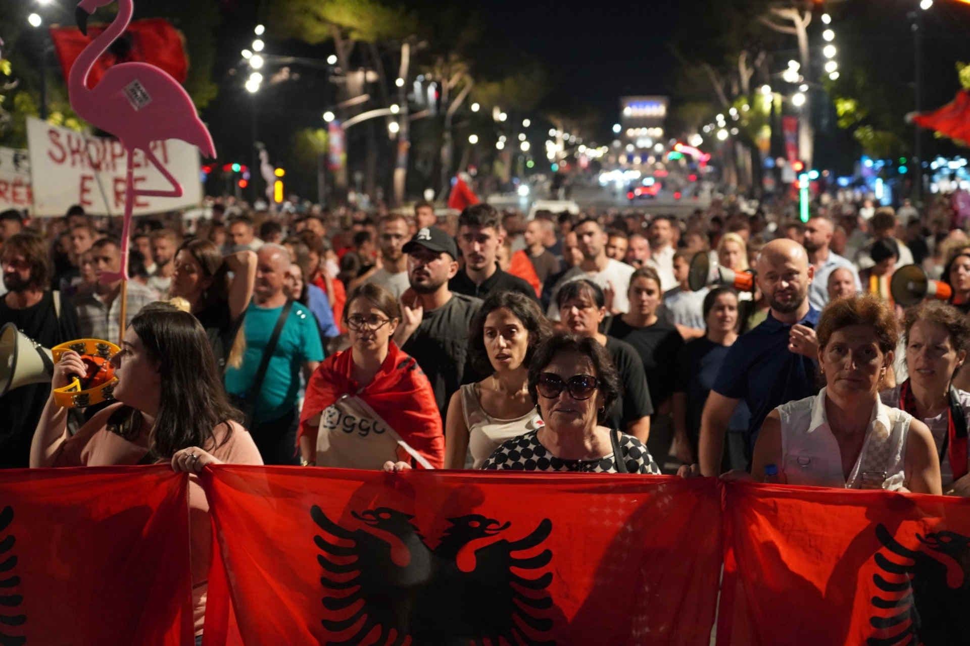 83 giorni di resistenza nella Rivoluzione dei Fenicotteri